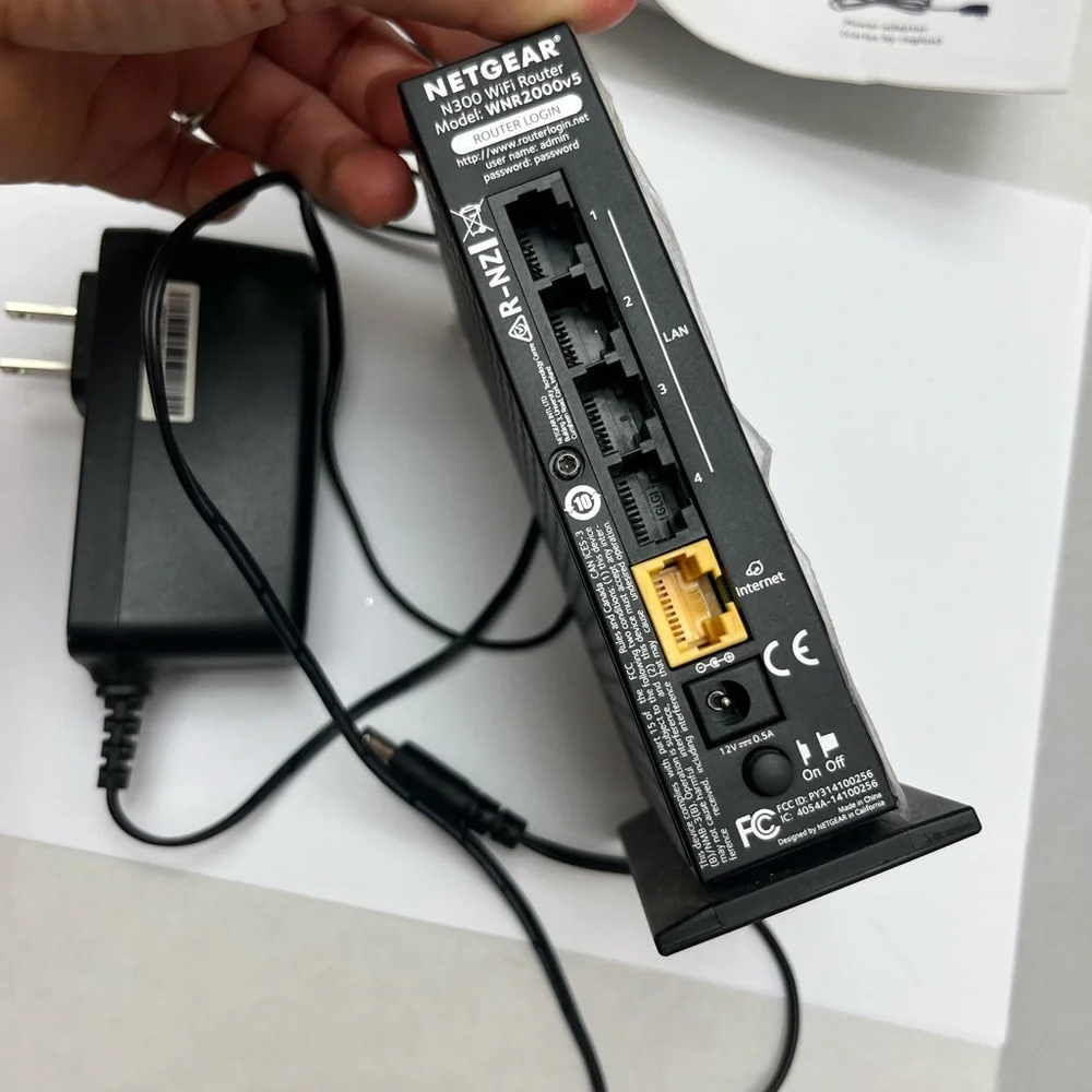 NETGEAR 🛜 N300 WiFi Router, model WNR2000 - Picture 12 of 15